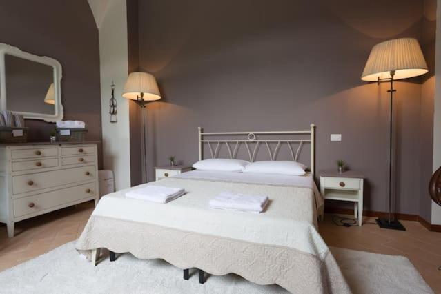 Ht Castello Di Campolongo Aparthotel Valfabbrica Buitenkant foto