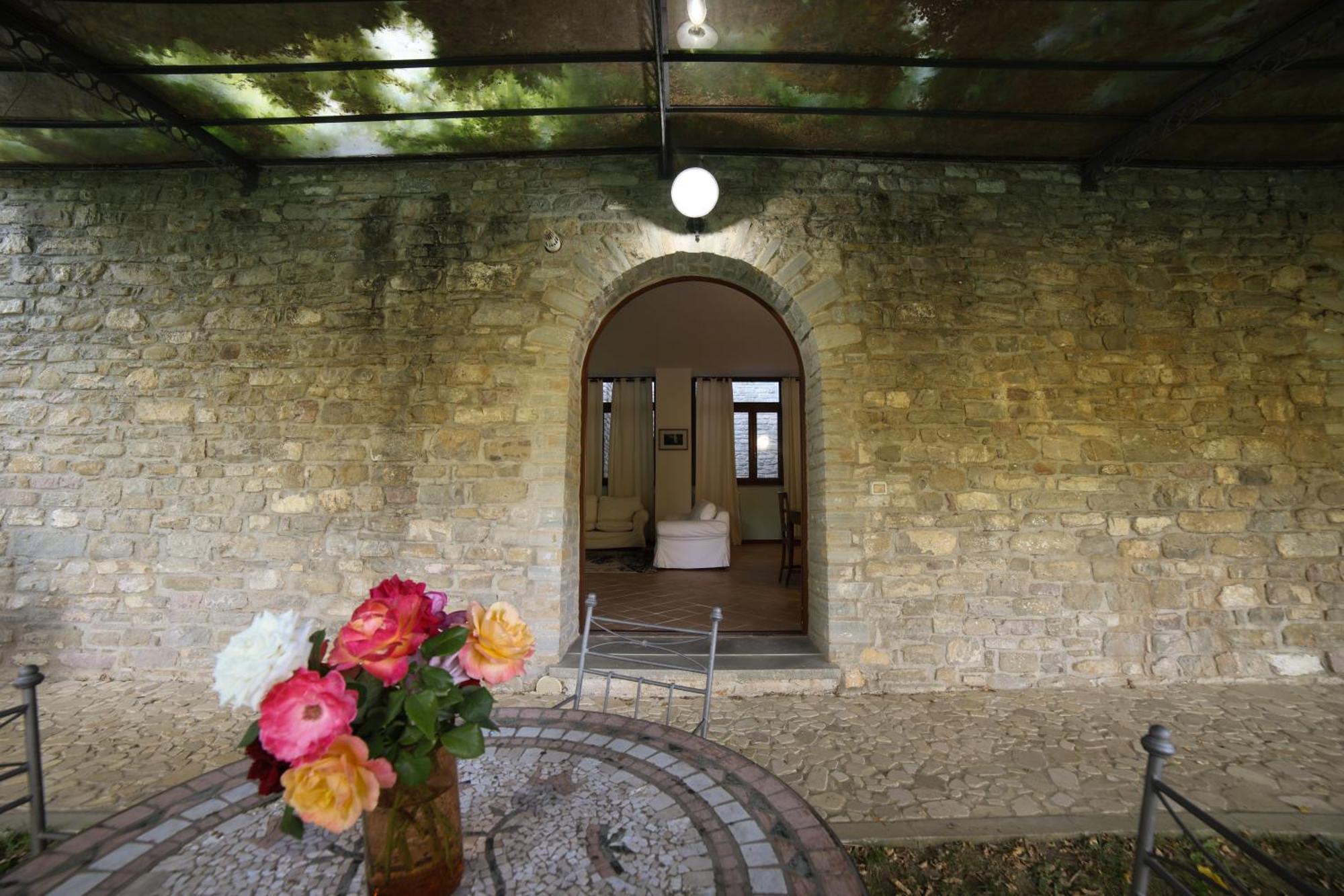 Ht Castello Di Campolongo Aparthotel Valfabbrica Buitenkant foto